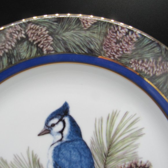 BEAUTIFUL BLUE JAY COLLECTOR PLATE "WHISPERING PINES-BLUE JAY" . - Picture 4 of 7